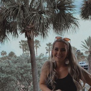 Meet your Posher, Brooke